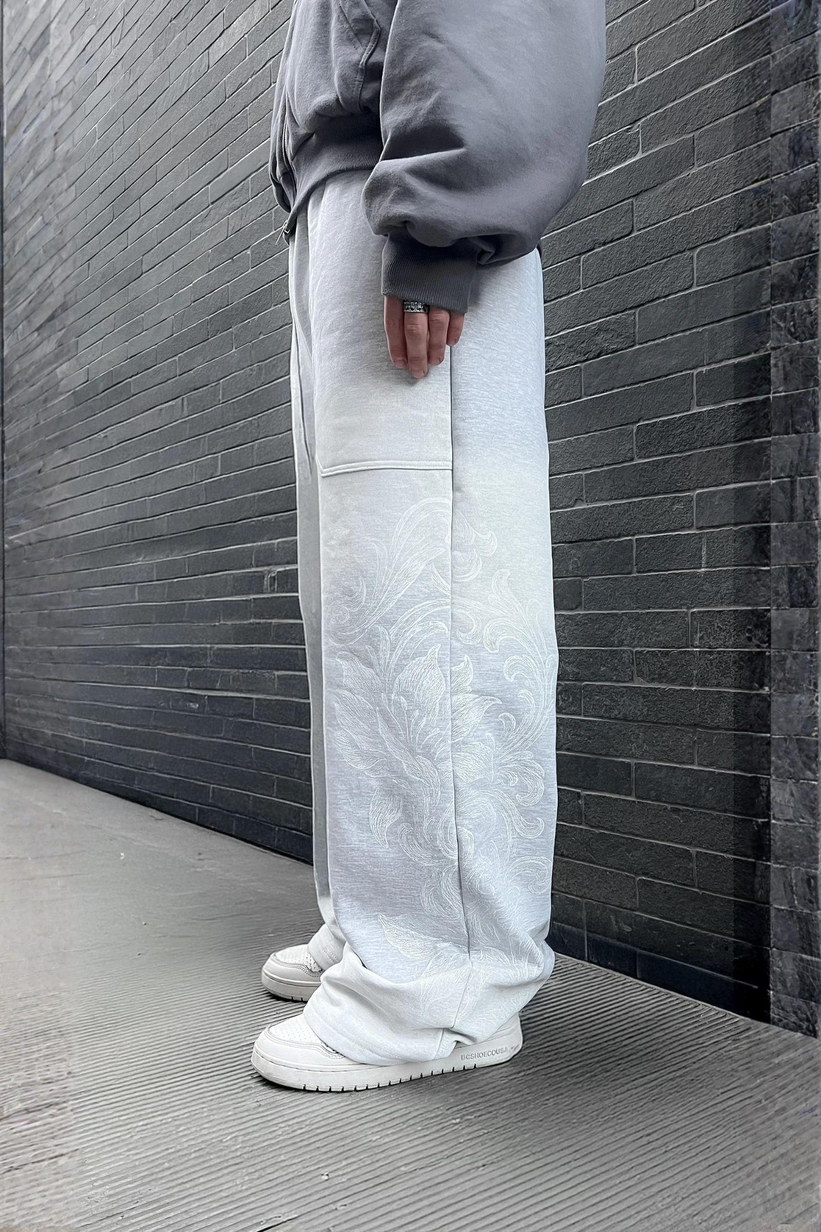 Armour Baggy Sweatpant Gris